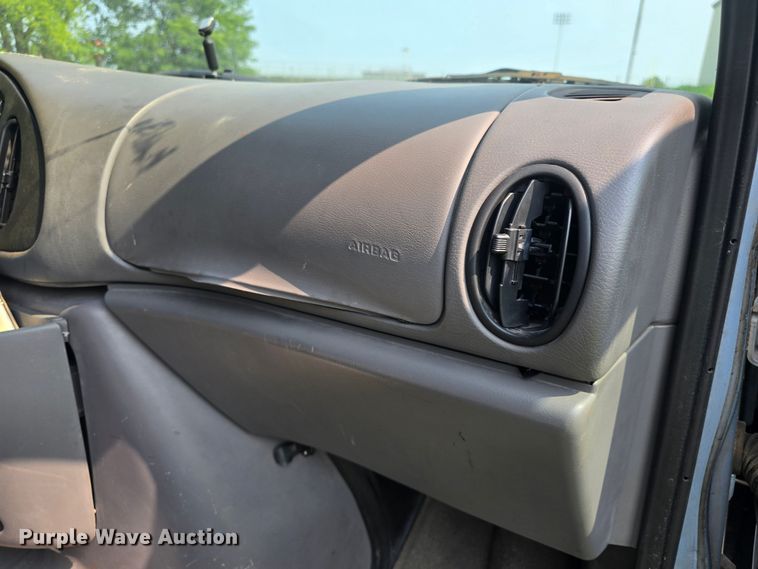 image for item DQ4382 1999 Ford E150 XL van