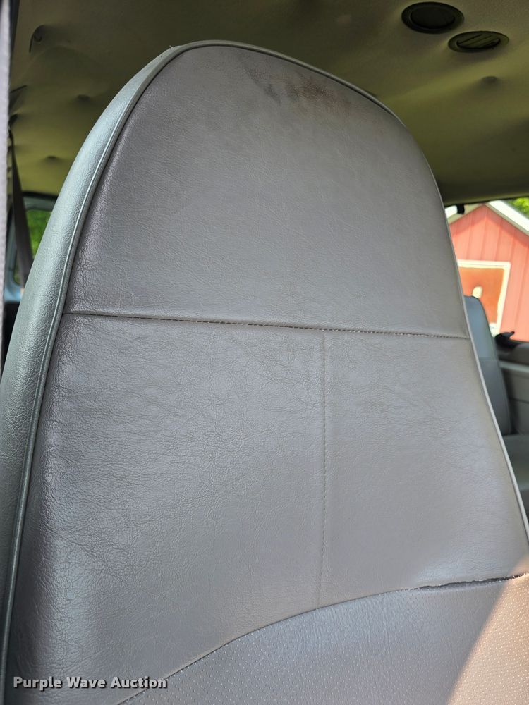 image for item DQ4382 1999 Ford E150 XL van