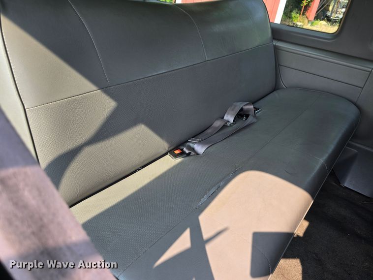 image for item DQ4382 1999 Ford E150 XL van