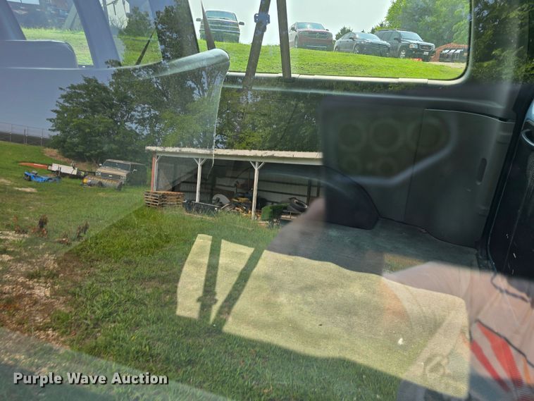 image for item DQ4382 1999 Ford E150 XL van