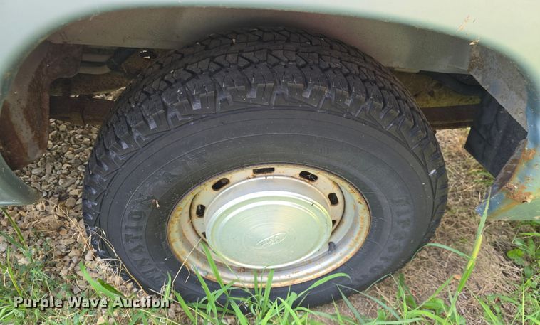 image for item DQ4382 1999 Ford E150 XL van