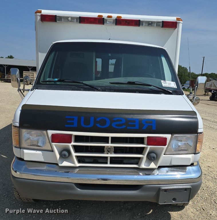 image for item DQ4442 1997 Ford E450 ambulance