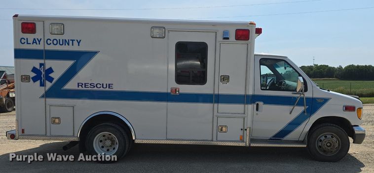 image for item DQ4442 1997 Ford E450 ambulance