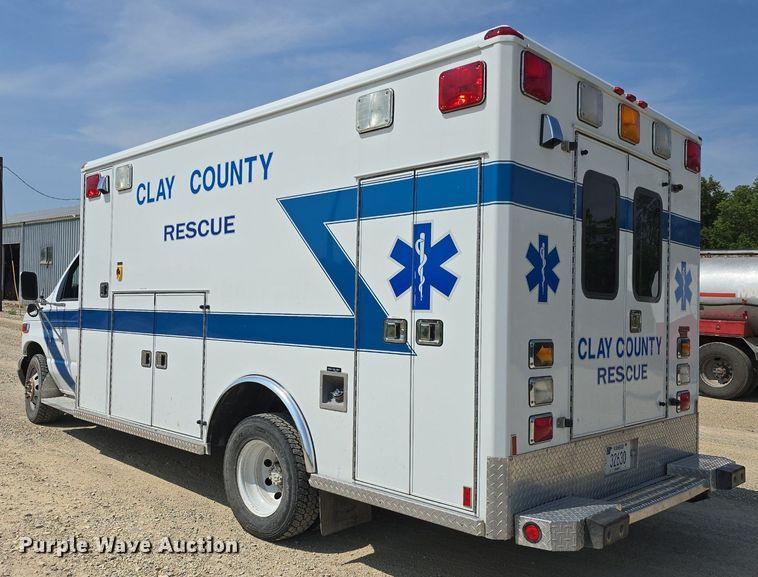 image for item DQ4442 1997 Ford E450 ambulance