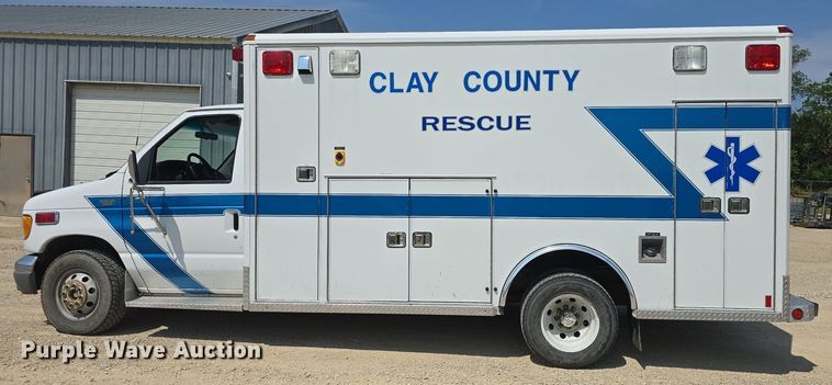 image for item DQ4442 1997 Ford E450 ambulance