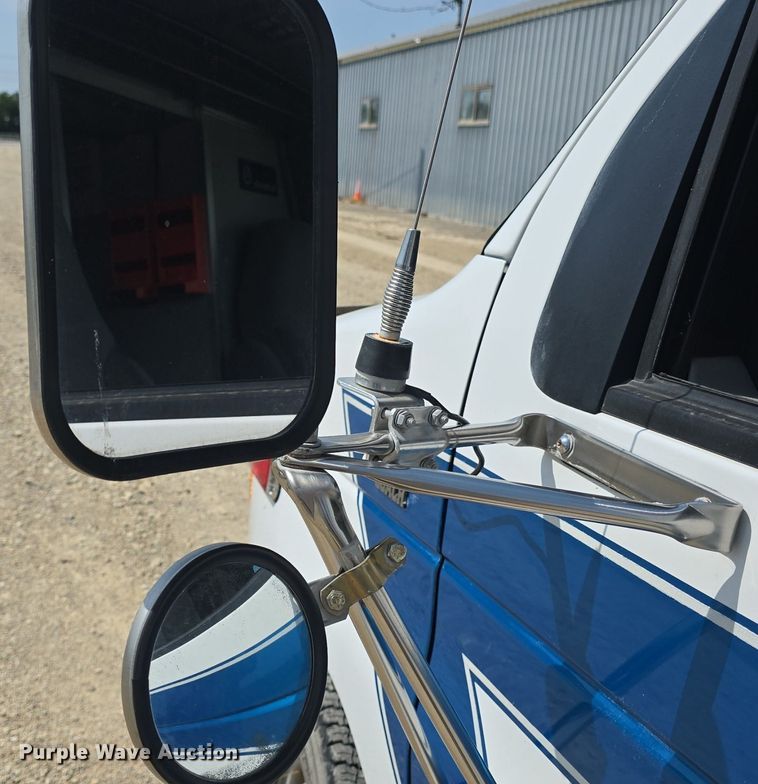 image for item DQ4442 1997 Ford E450 ambulance