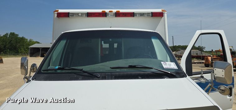 image for item DQ4442 1997 Ford E450 ambulance