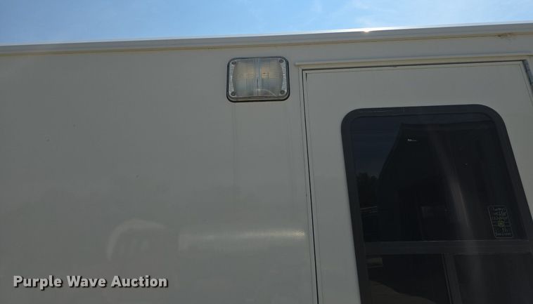 image for item DQ4442 1997 Ford E450 ambulance