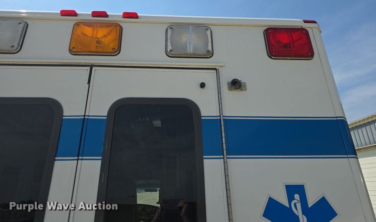 image for item DQ4442 1997 Ford E450 ambulance