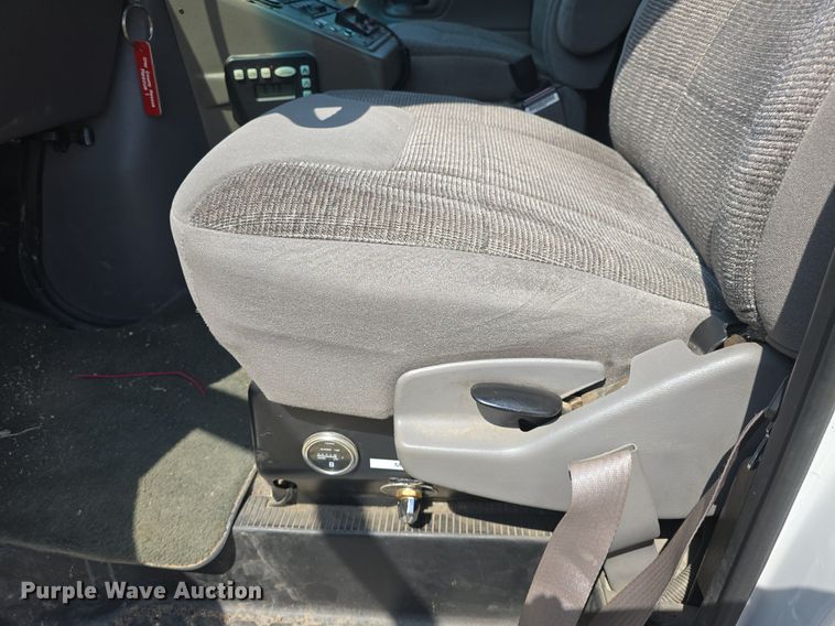 image for item DQ4442 1997 Ford E450 ambulance