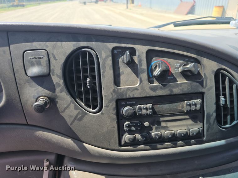 image for item DQ4442 1997 Ford E450 ambulance