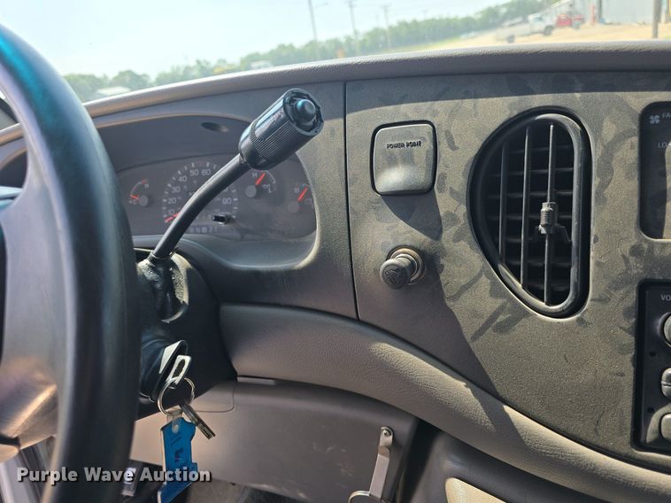 image for item DQ4442 1997 Ford E450 ambulance