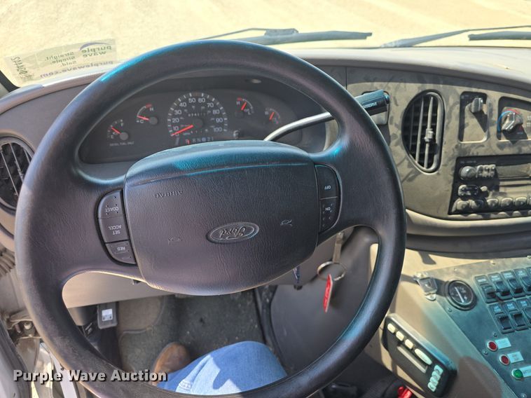 image for item DQ4442 1997 Ford E450 ambulance