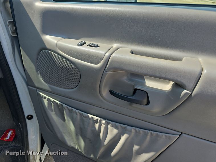 image for item DQ4442 1997 Ford E450 ambulance