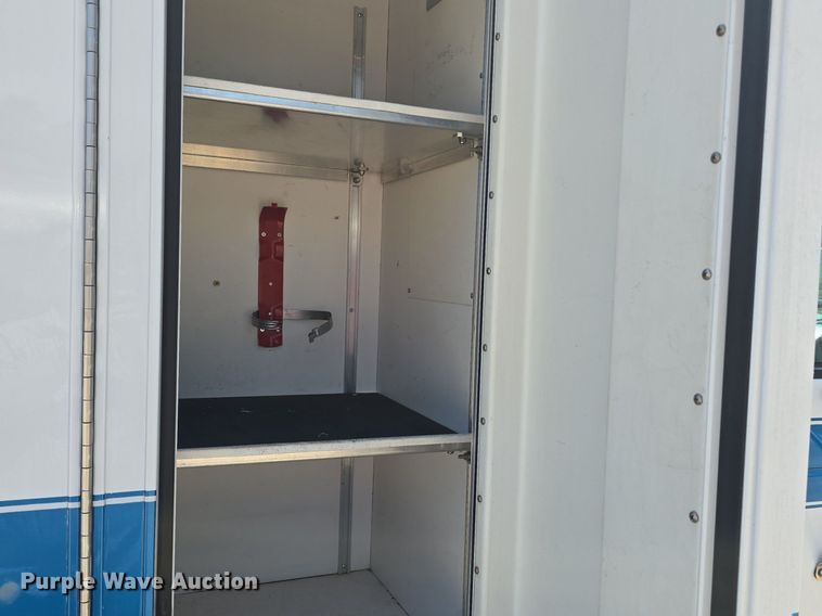 image for item DQ4442 1997 Ford E450 ambulance