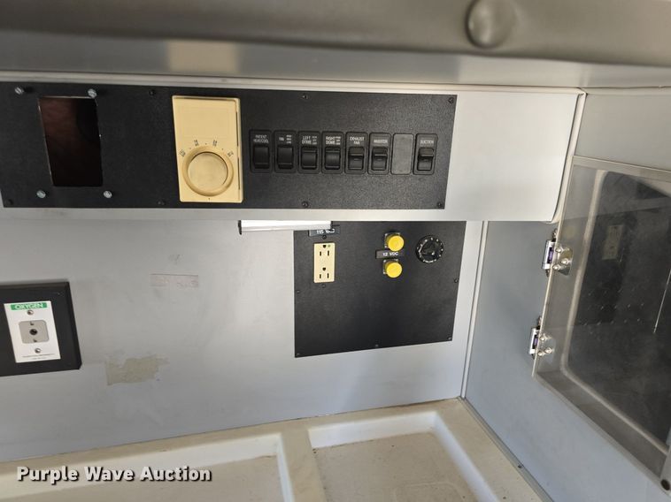 image for item DQ4442 1997 Ford E450 ambulance