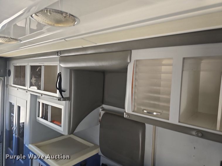 image for item DQ4442 1997 Ford E450 ambulance