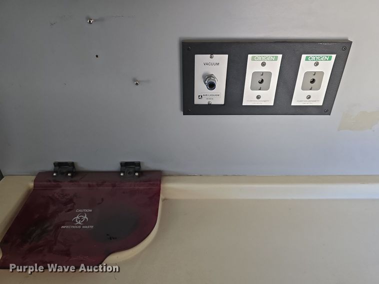 image for item DQ4442 1997 Ford E450 ambulance