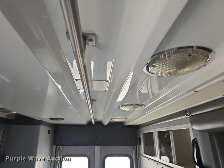 image for item DQ4442 1997 Ford E450 ambulance