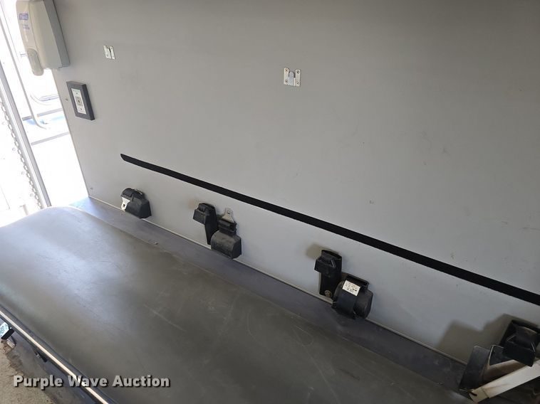 image for item DQ4442 1997 Ford E450 ambulance