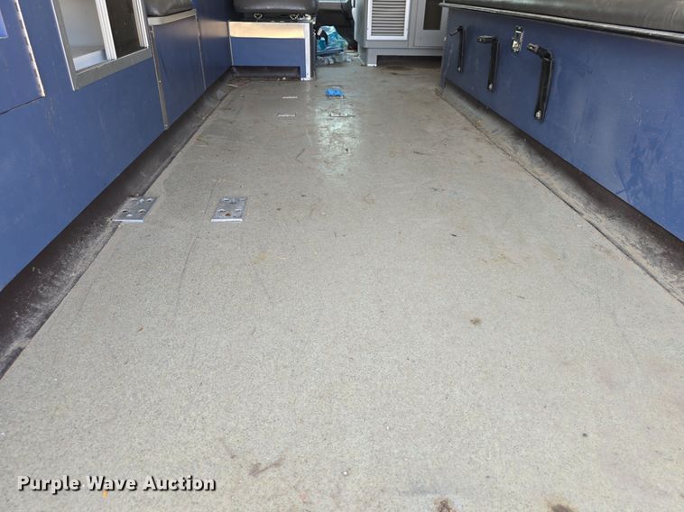 image for item DQ4442 1997 Ford E450 ambulance