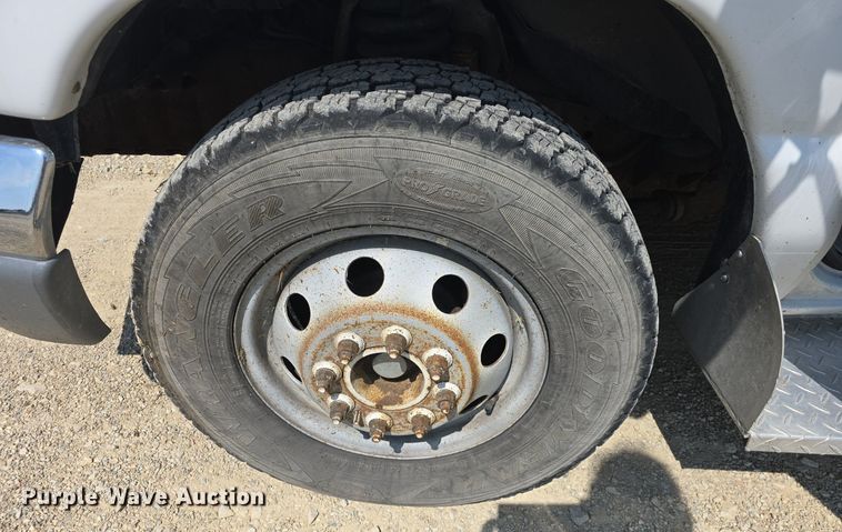 image for item DQ4442 1997 Ford E450 ambulance