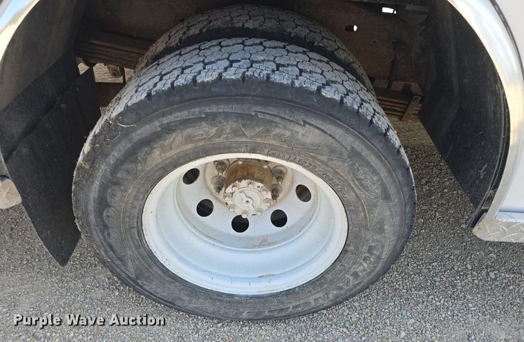 image for item DQ4442 1997 Ford E450 ambulance