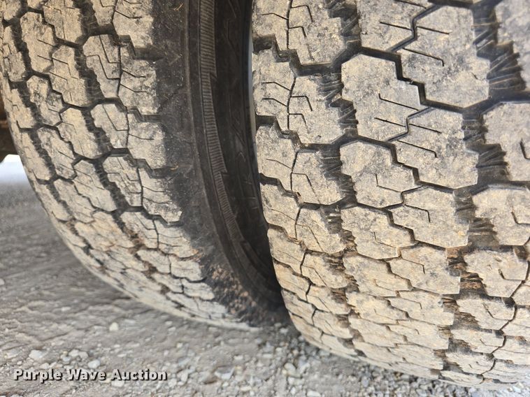 image for item DQ4442 1997 Ford E450 ambulance