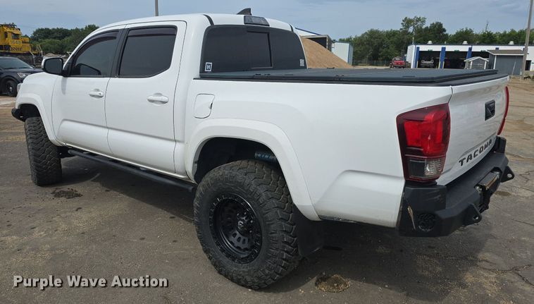 image for item DQ4443 2019 Toyota  Tacoma Double Cab pickup truck