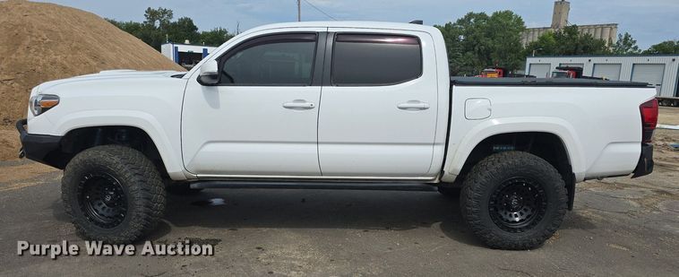 image for item DQ4443 2019 Toyota  Tacoma Double Cab pickup truck