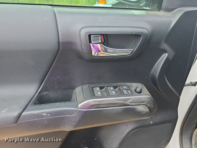 image for item DQ4443 2019 Toyota  Tacoma Double Cab pickup truck