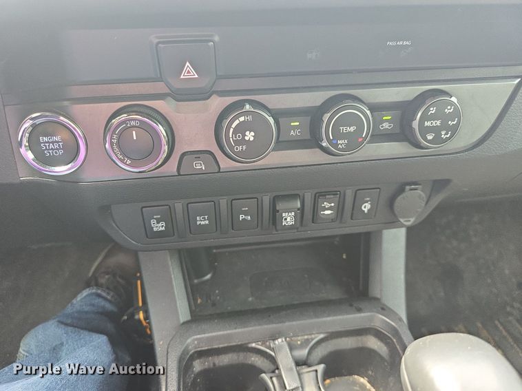 image for item DQ4443 2019 Toyota  Tacoma Double Cab pickup truck