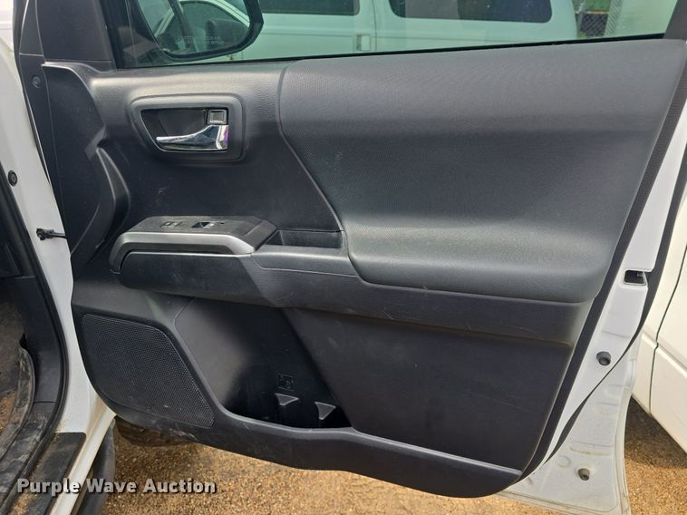 image for item DQ4443 2019 Toyota  Tacoma Double Cab pickup truck