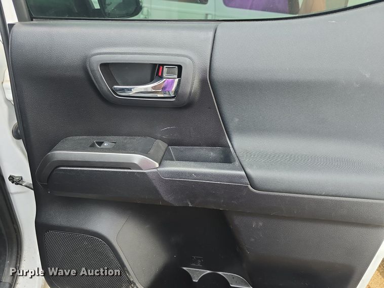 image for item DQ4443 2019 Toyota  Tacoma Double Cab pickup truck