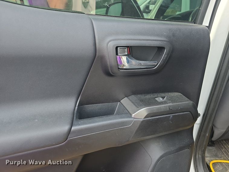 image for item DQ4443 2019 Toyota  Tacoma Double Cab pickup truck