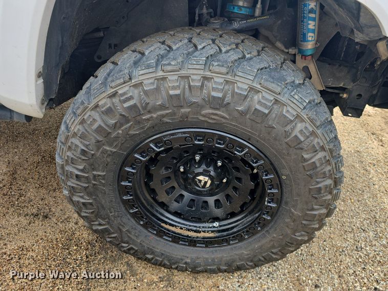 image for item DQ4443 2019 Toyota  Tacoma Double Cab pickup truck