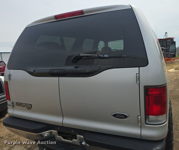 image for item DQ4446 2000 Ford  Excursion XLT SUV