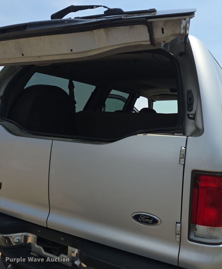 image for item DQ4446 2000 Ford  Excursion XLT SUV