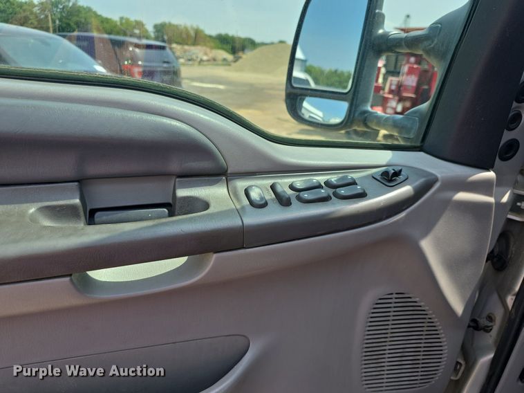 image for item DQ4446 2000 Ford  Excursion XLT SUV