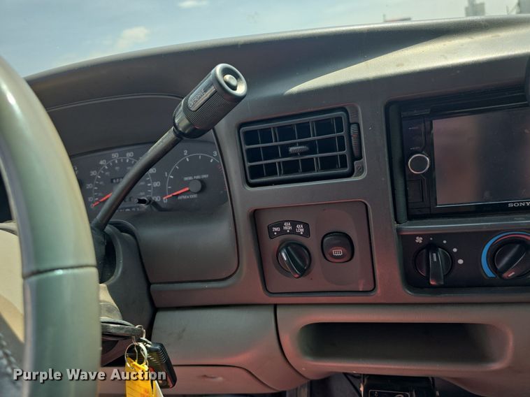 image for item DQ4446 2000 Ford  Excursion XLT SUV