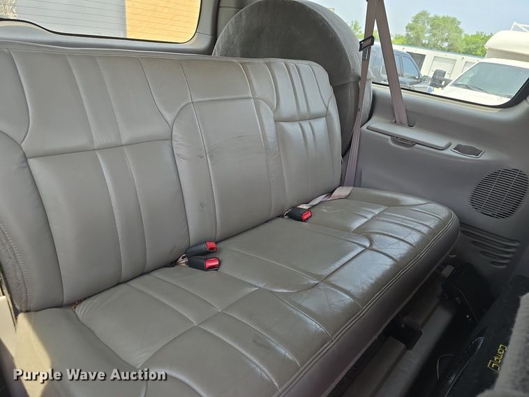 image for item DQ4446 2000 Ford  Excursion XLT SUV