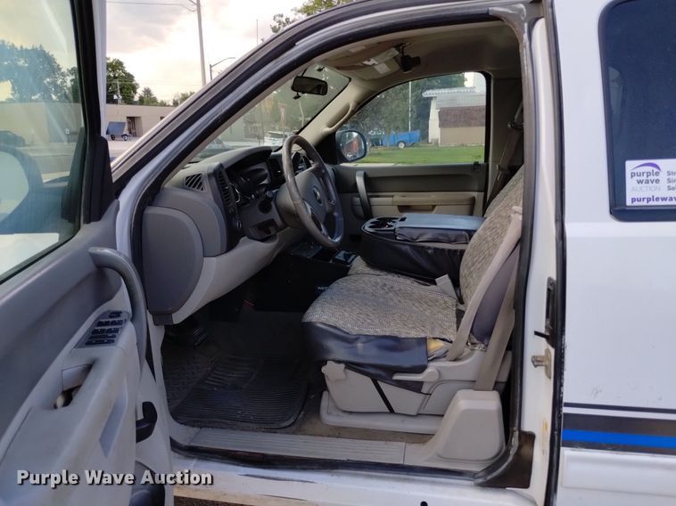 image for item DQ6161 2012 Chevrolet Silverado 1500 Ext. Cab pickup truck