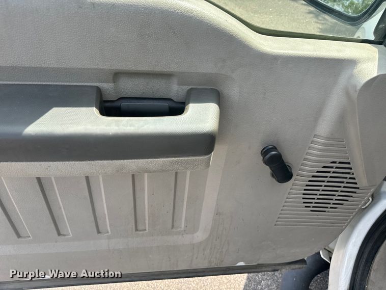 image for item DQ6878 2008 Ford F350 Super Duty XL SuperCab pickup truck