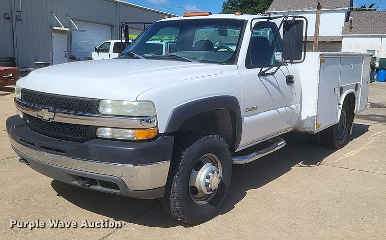 image for item DR4878 2002 Chevrolet  Silverado 3500 utility bed pickup truck