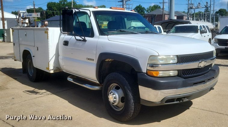 image for item DR4878 2002 Chevrolet  Silverado 3500 utility bed pickup truck