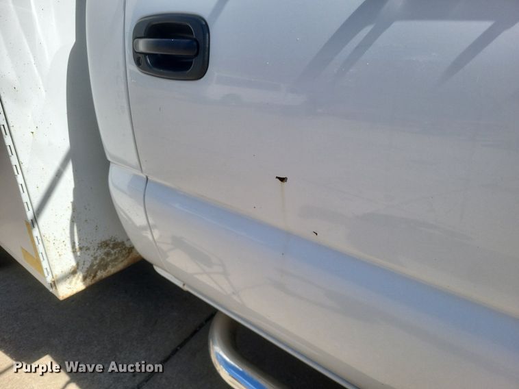 image for item DR4878 2002 Chevrolet  Silverado 3500 utility bed pickup truck