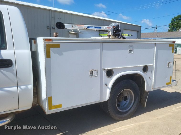 image for item DR4878 2002 Chevrolet  Silverado 3500 utility bed pickup truck