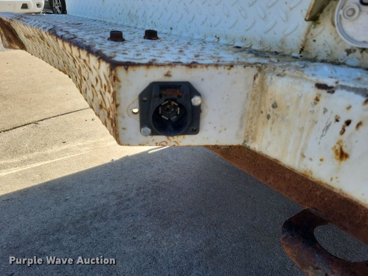 image for item DR4878 2002 Chevrolet  Silverado 3500 utility bed pickup truck