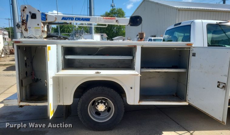 image for item DR4878 2002 Chevrolet  Silverado 3500 utility bed pickup truck