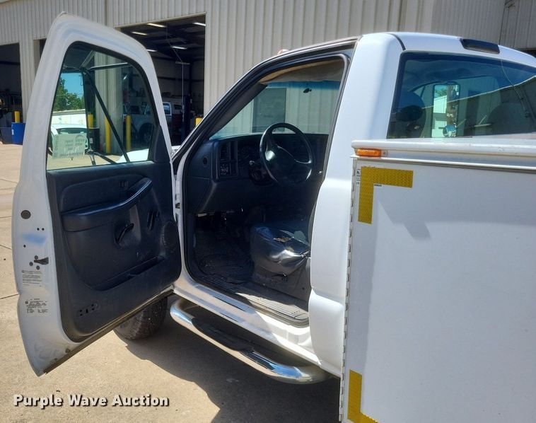 image for item DR4878 2002 Chevrolet  Silverado 3500 utility bed pickup truck